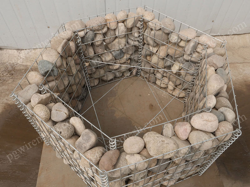 Welded Gabion Baskets Retaining Wall Gabion Cage Filled With Stones